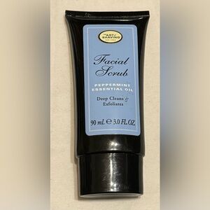 New Art of Shaving Facial Scrub Peppermint Essential Oil